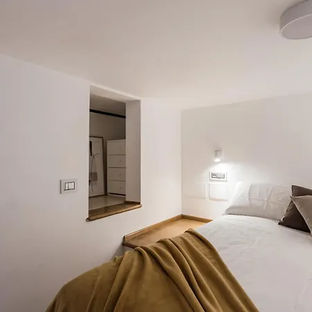 Apartment The Rent - One-bedroom Flat In Tritone Area Rome